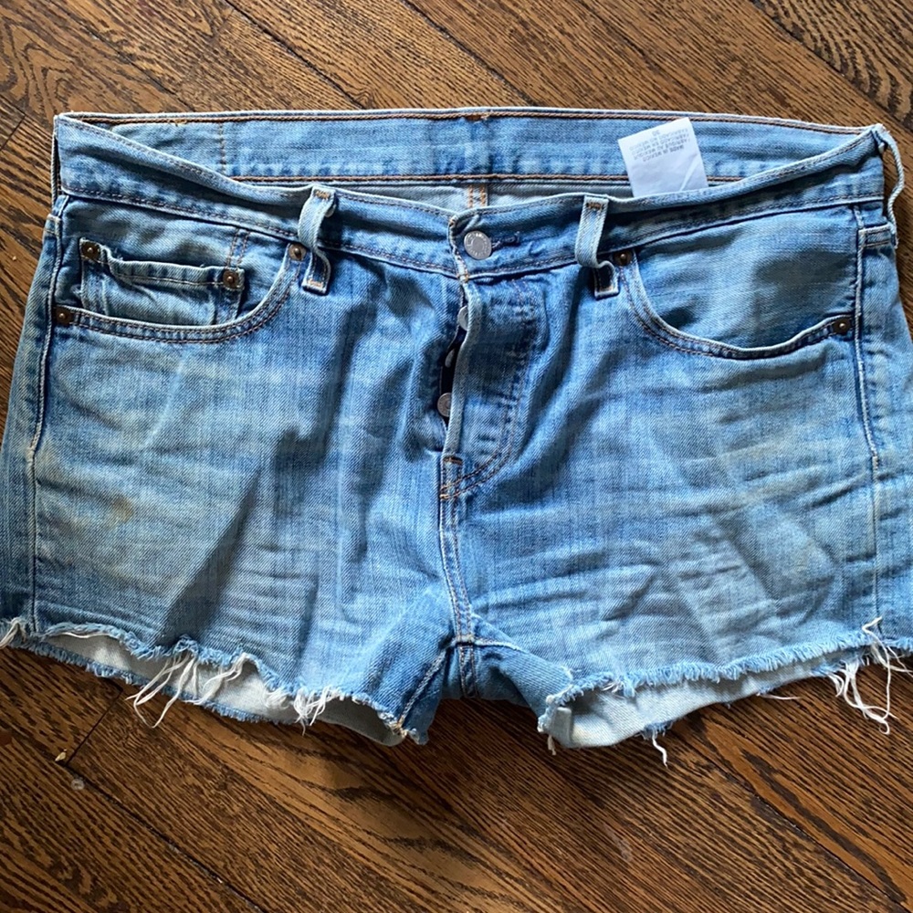 Perfect for summer. Levi’s 501 Jean shorts